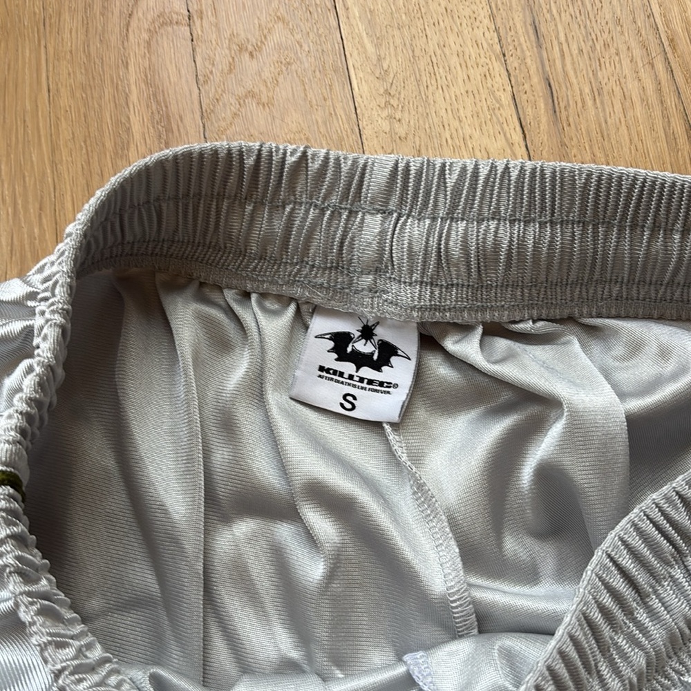 New without tags KILLTEC silver snakeskin shorts - Picture 2 of 3